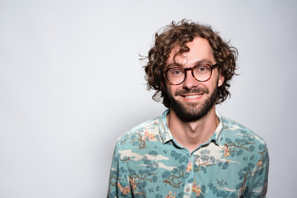 Image of a man in a colorful Hawaiian shirt smiling. As a male therapist in California I am trying to change the narrative on men's mental health. That is why I offer therapy for men in San Diego, CA. Get support from a San Diego therapist for men. Call today!