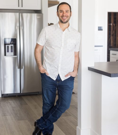 Image of San Diego therapist, Jordan Zipkin, who provides tips on how to reduce stress. He also offer therapy for stress management in San Diego, California, Oregon, and Florida.